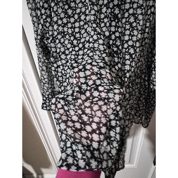 H&M Women’s Chiffon Blouse long sleeve floral black Relaxed-fit Yoke at back EUC - Picture 9 of 13